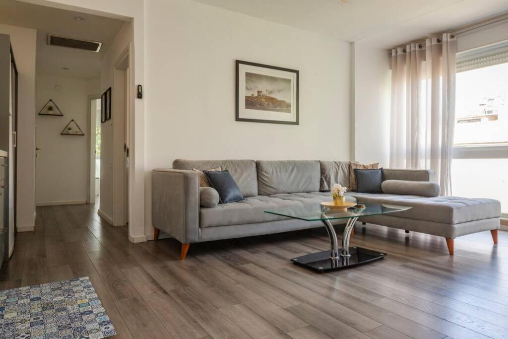 Big Apartment Next To Gordon Beach Plus Free Parking Tel Aviv Esterno foto