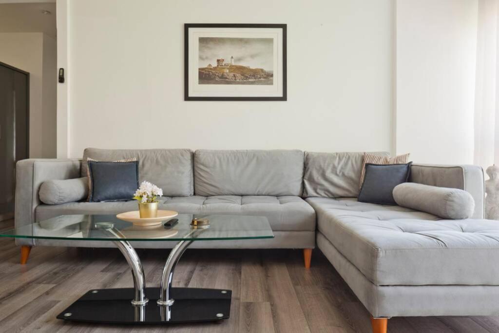 Big Apartment Next To Gordon Beach Plus Free Parking Tel Aviv Esterno foto
