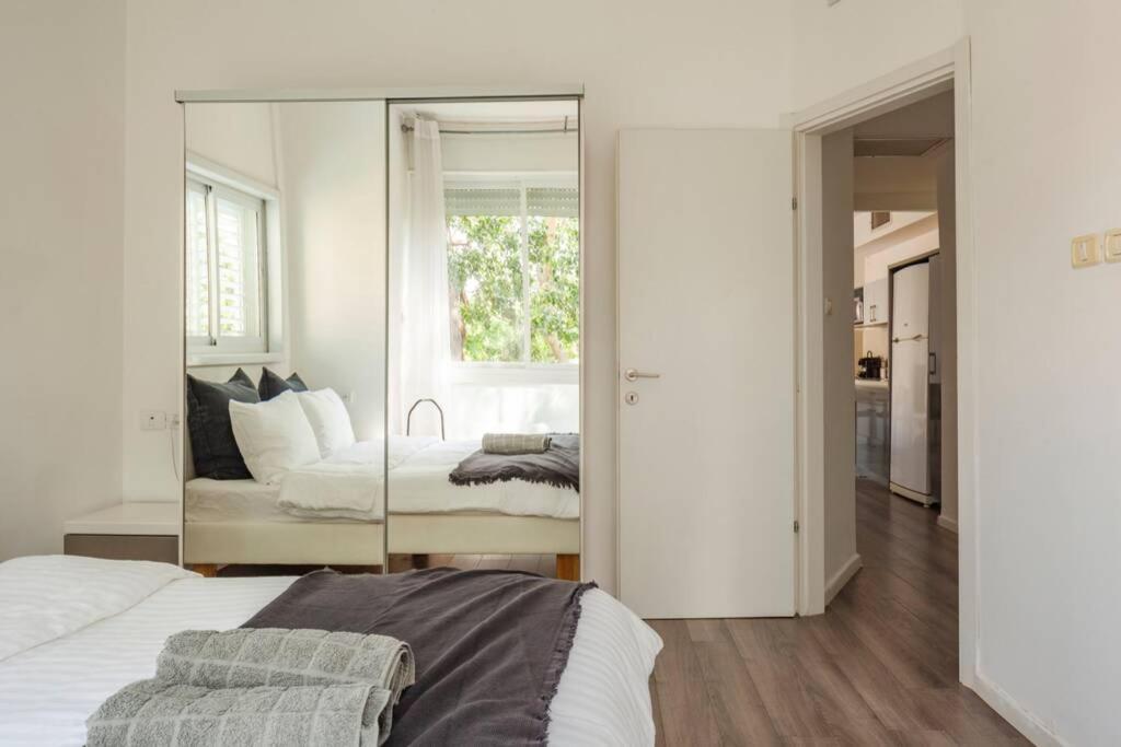 Big Apartment Next To Gordon Beach Plus Free Parking Tel Aviv Esterno foto