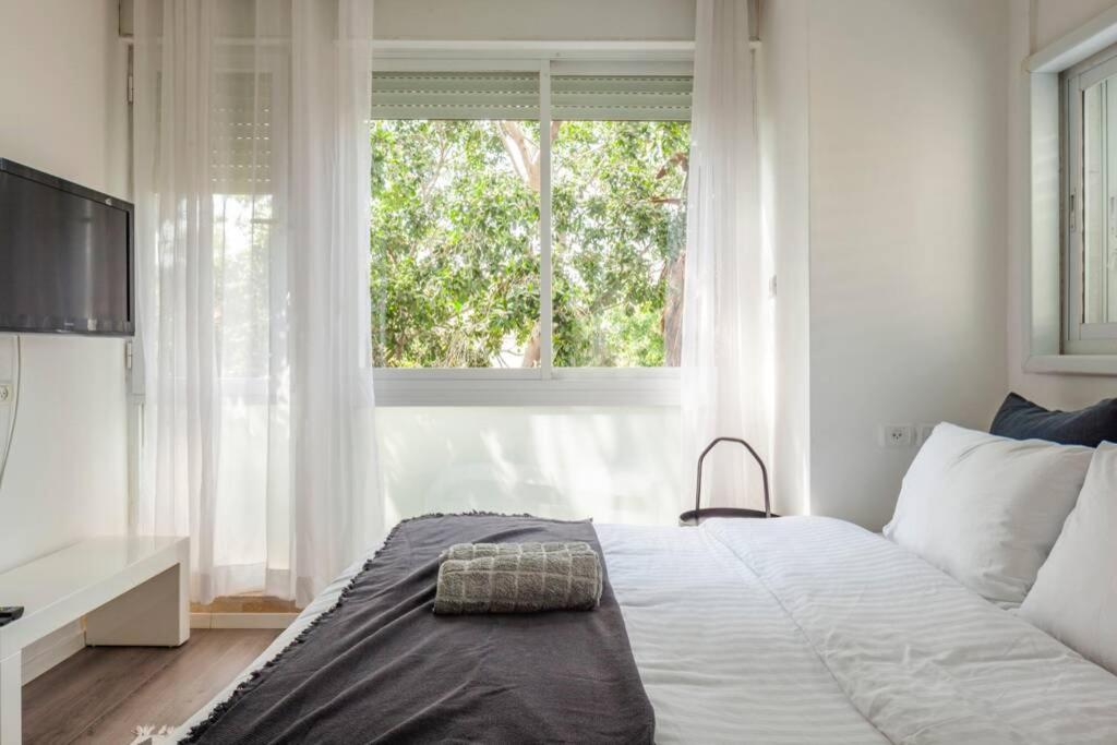 Big Apartment Next To Gordon Beach Plus Free Parking Tel Aviv Esterno foto