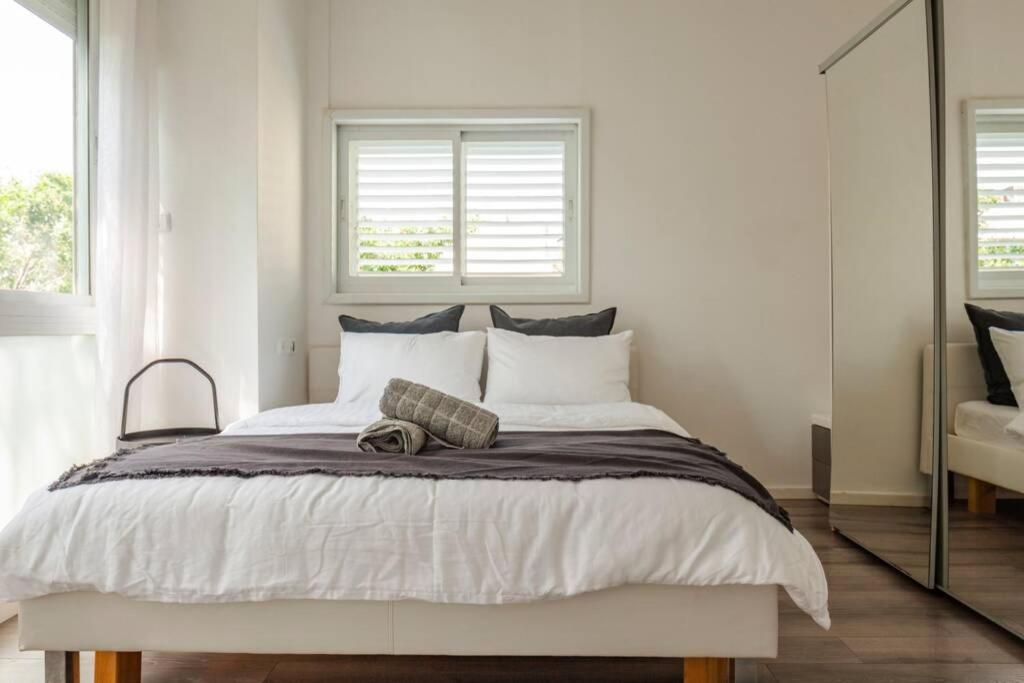 Big Apartment Next To Gordon Beach Plus Free Parking Tel Aviv Esterno foto