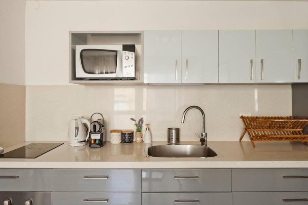 Big Apartment Next To Gordon Beach Plus Free Parking Tel Aviv Esterno foto