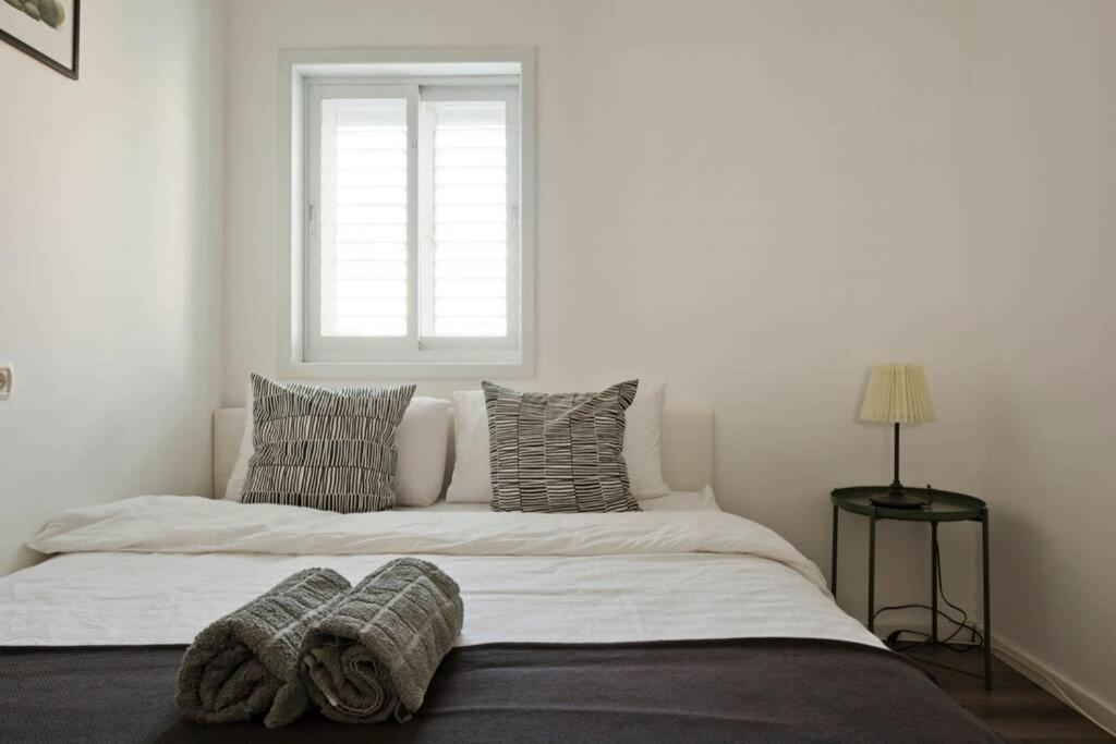 Big Apartment Next To Gordon Beach Plus Free Parking Tel Aviv Esterno foto