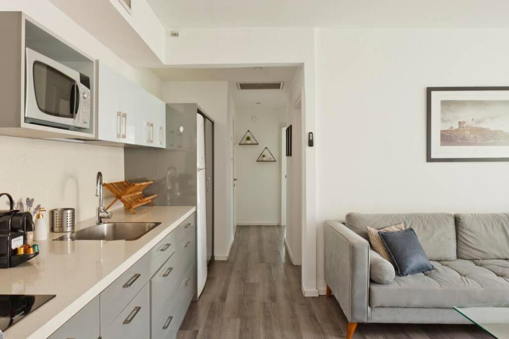 Big Apartment Next To Gordon Beach Plus Free Parking Tel Aviv Esterno foto