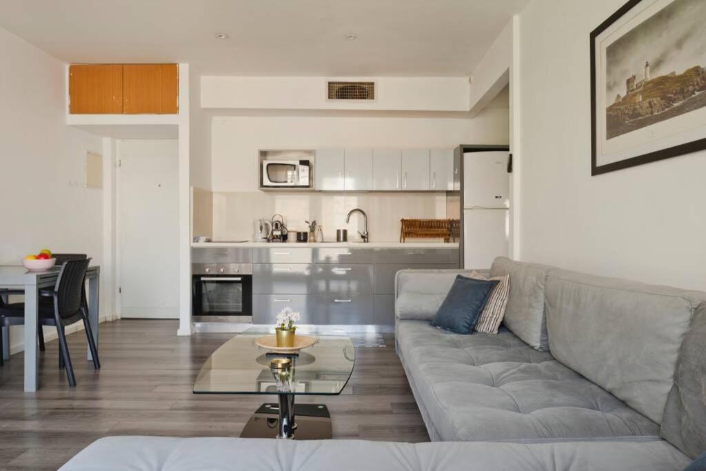 Big Apartment Next To Gordon Beach Plus Free Parking Tel Aviv Esterno foto